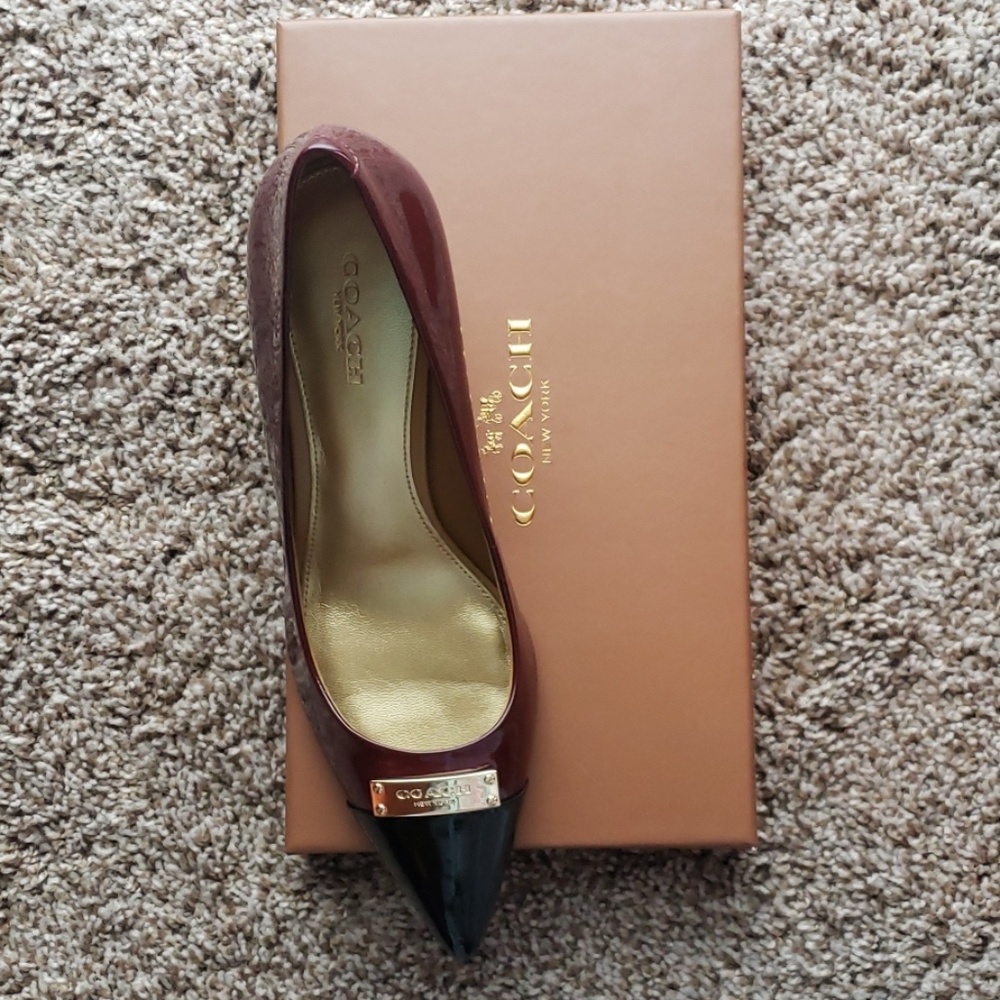 Coach Pumps